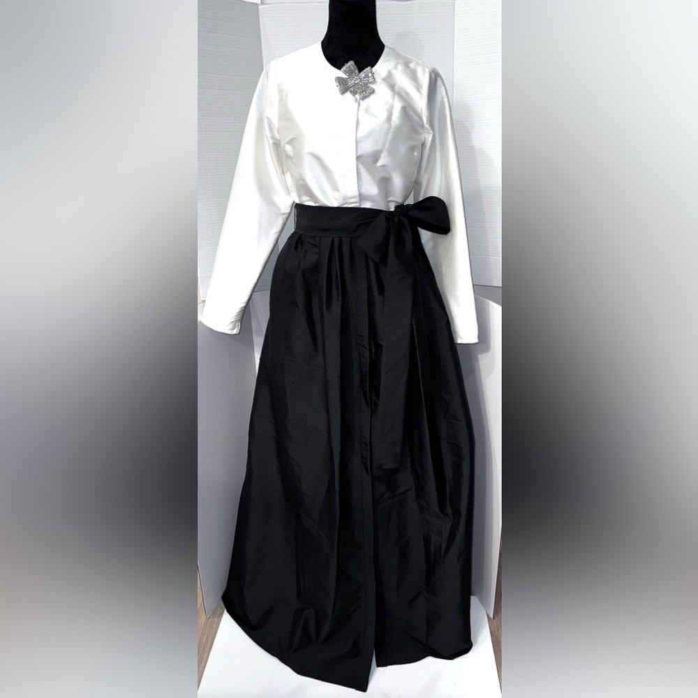 Emily Shalant Princess Ivory /Black Taffeta Ball Gown 8